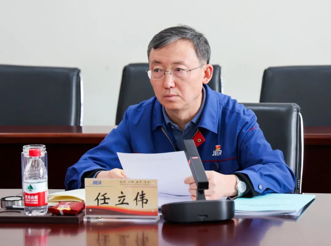 ▲黨委書記、董事長任立偉主持并發(fā)言 ▲黨委書記、董事長任立偉主持并發(fā)言